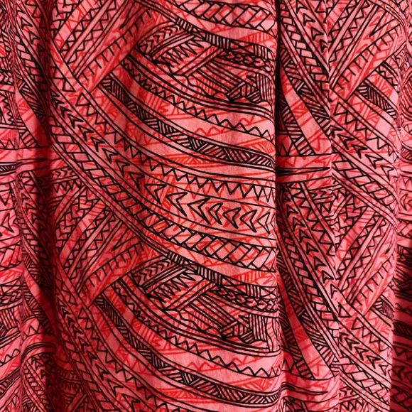 TANOA - Red and Black Tapa Print Short Sleeve Button Down Shirt - Picture 4 of 5